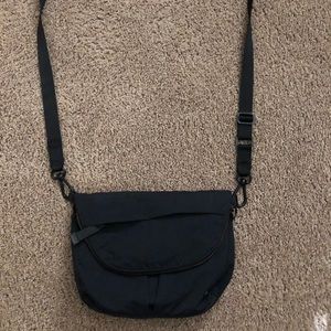 Lulu lemon cross body like new